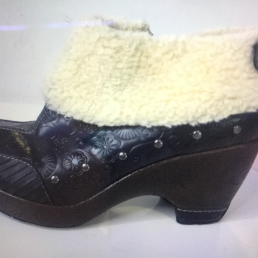 Jambu booties faux fur lining at top. 8US women’s